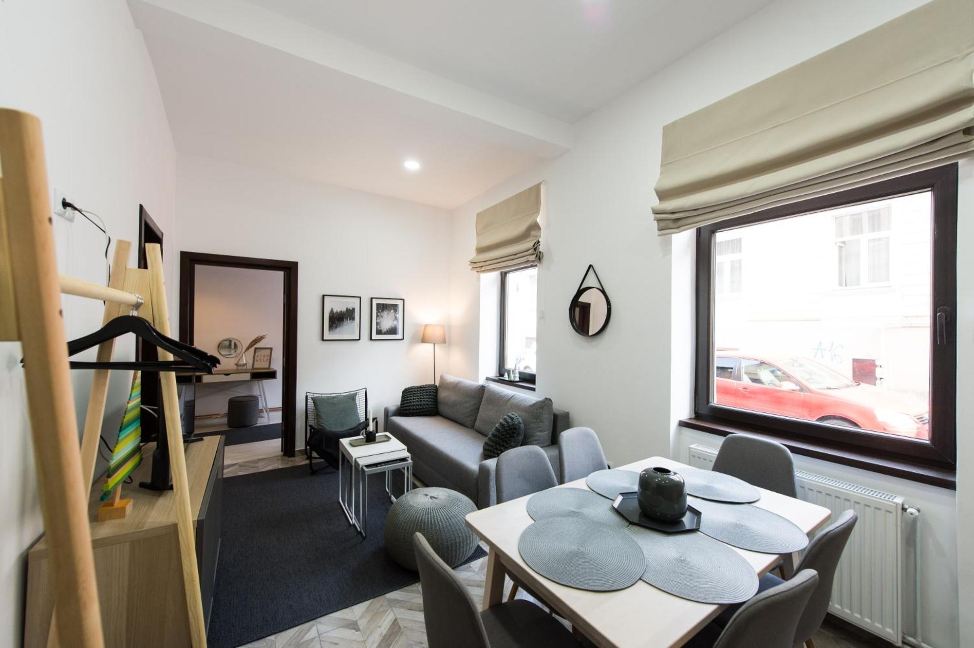 Charming Old Town Flat With Mountain View Daire Braşov Dış mekan fotoğraf