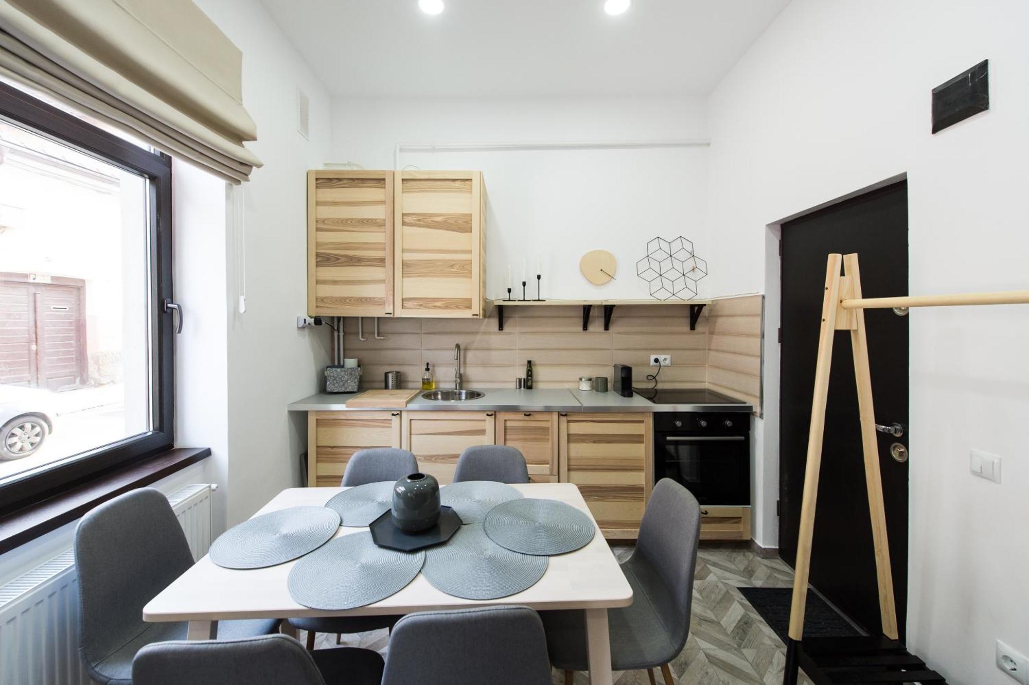 Charming Old Town Flat With Mountain View Daire Braşov Dış mekan fotoğraf