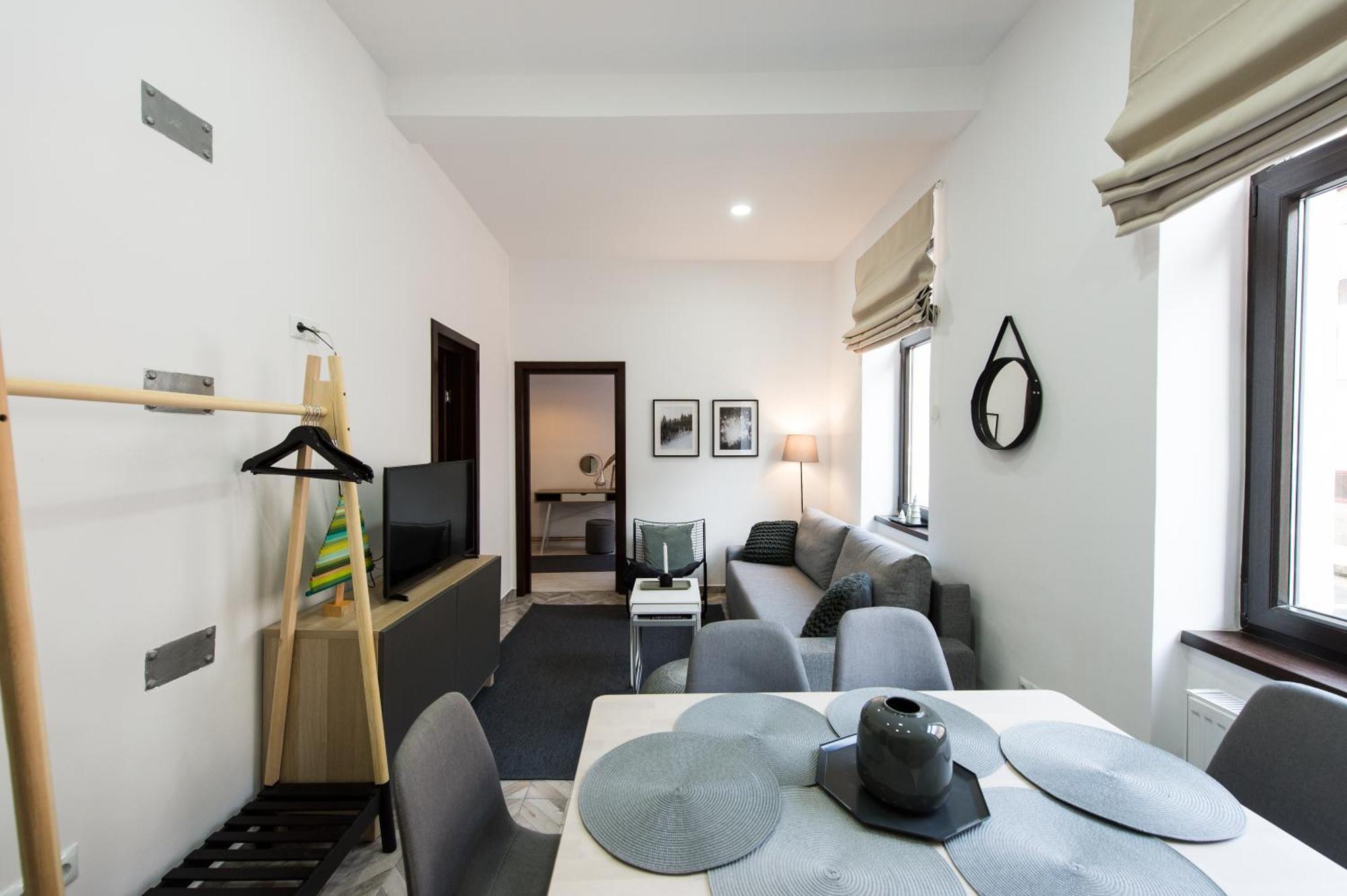 Charming Old Town Flat With Mountain View Daire Braşov Dış mekan fotoğraf
